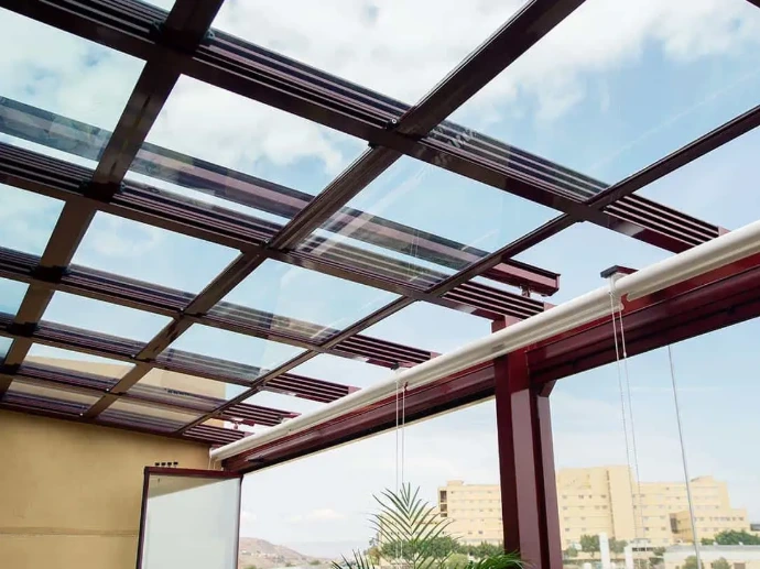 Acoperis din sticla retractabil