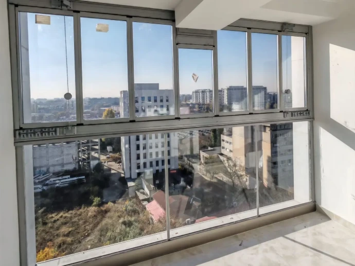 Balcon închis cu sticlă termoizolantă Valedo ICS, proiect în București
