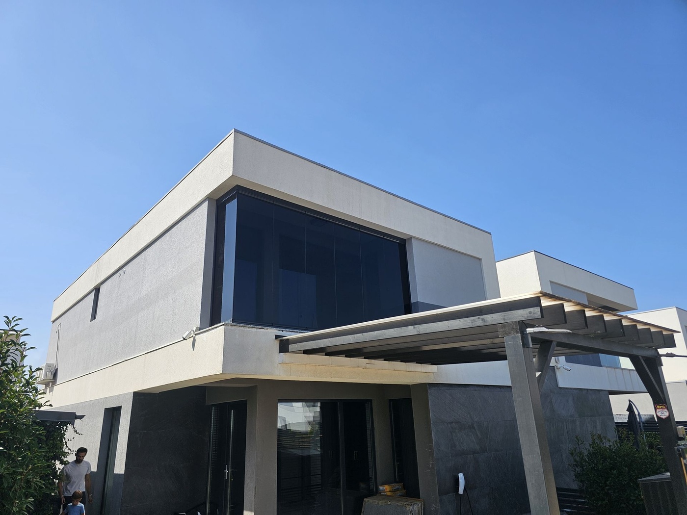 Închidere cu Valedo BKS și sticlă fumurie Parsol Gri — proiect Holth în Tunari